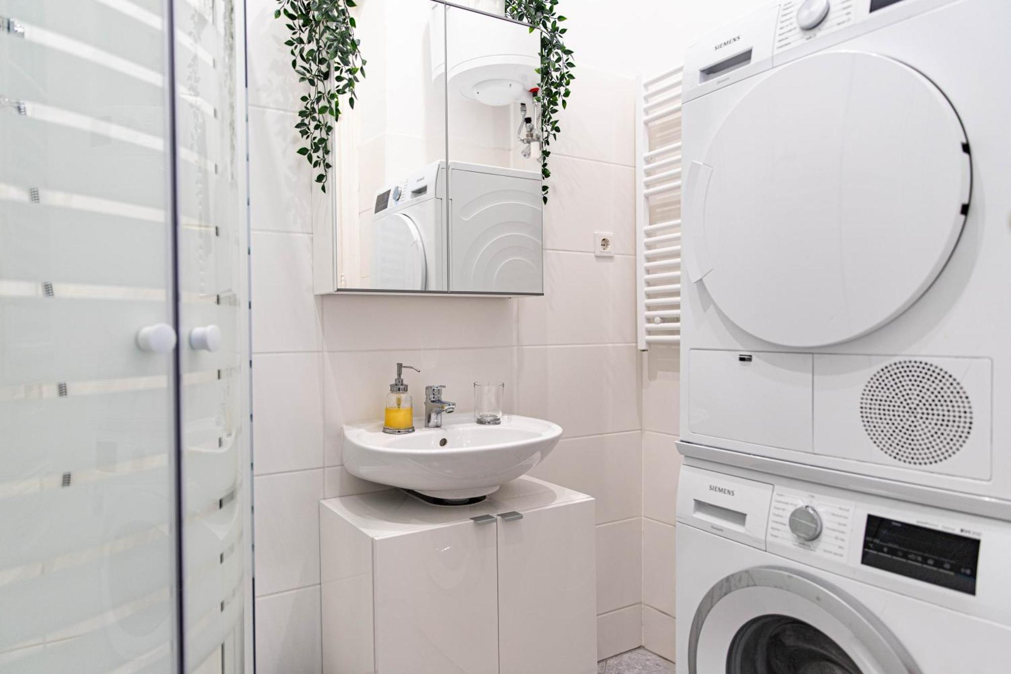 Spacious Apartment, 3 Min To U1 Reumannplatz Vienna Exterior photo